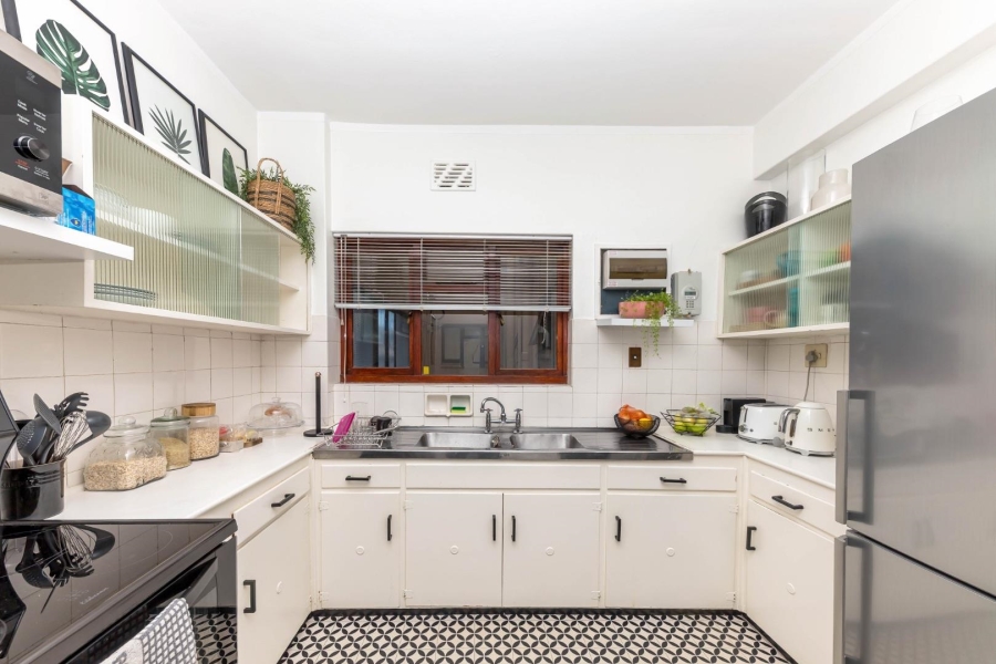 To Let 2 Bedroom Property for Rent in Sea Point Western Cape